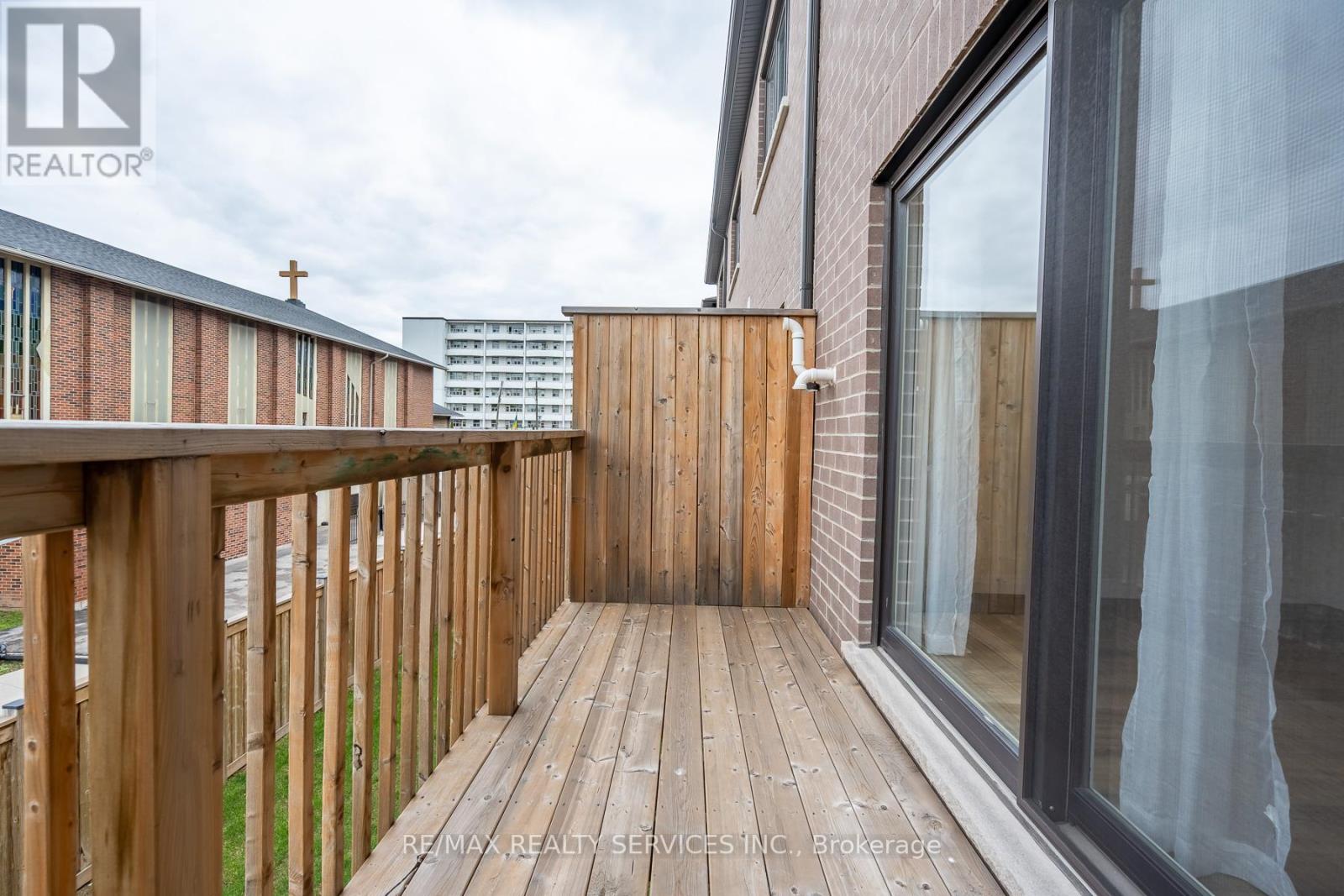 #12 270 MELVIN AVENUE W - 24
