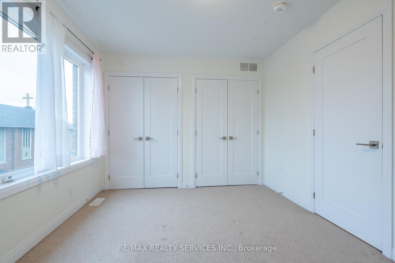 #12 270 MELVIN AVENUE W - 27