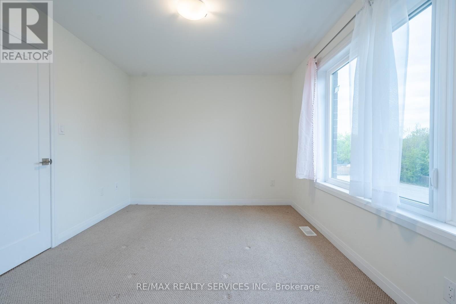 #12 270 MELVIN AVENUE W - 28