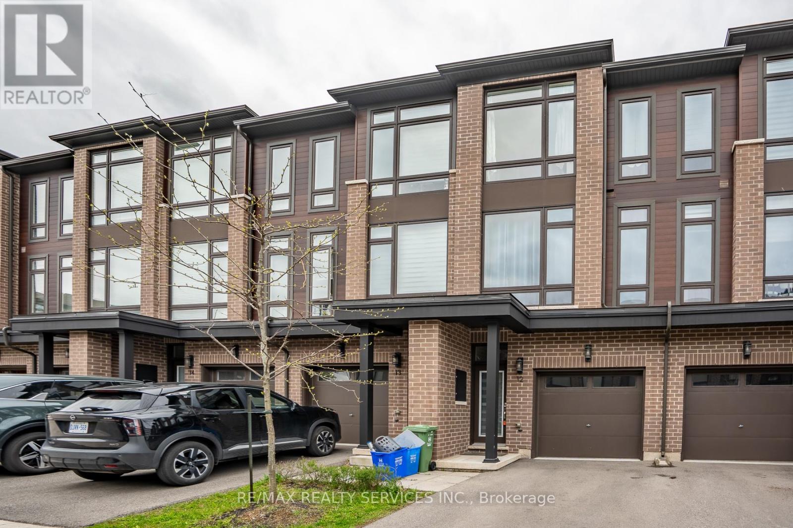 #12 270 MELVIN AVENUE W - 3