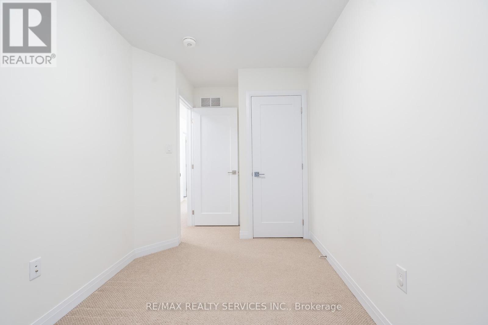 #12 270 MELVIN AVENUE W - 33