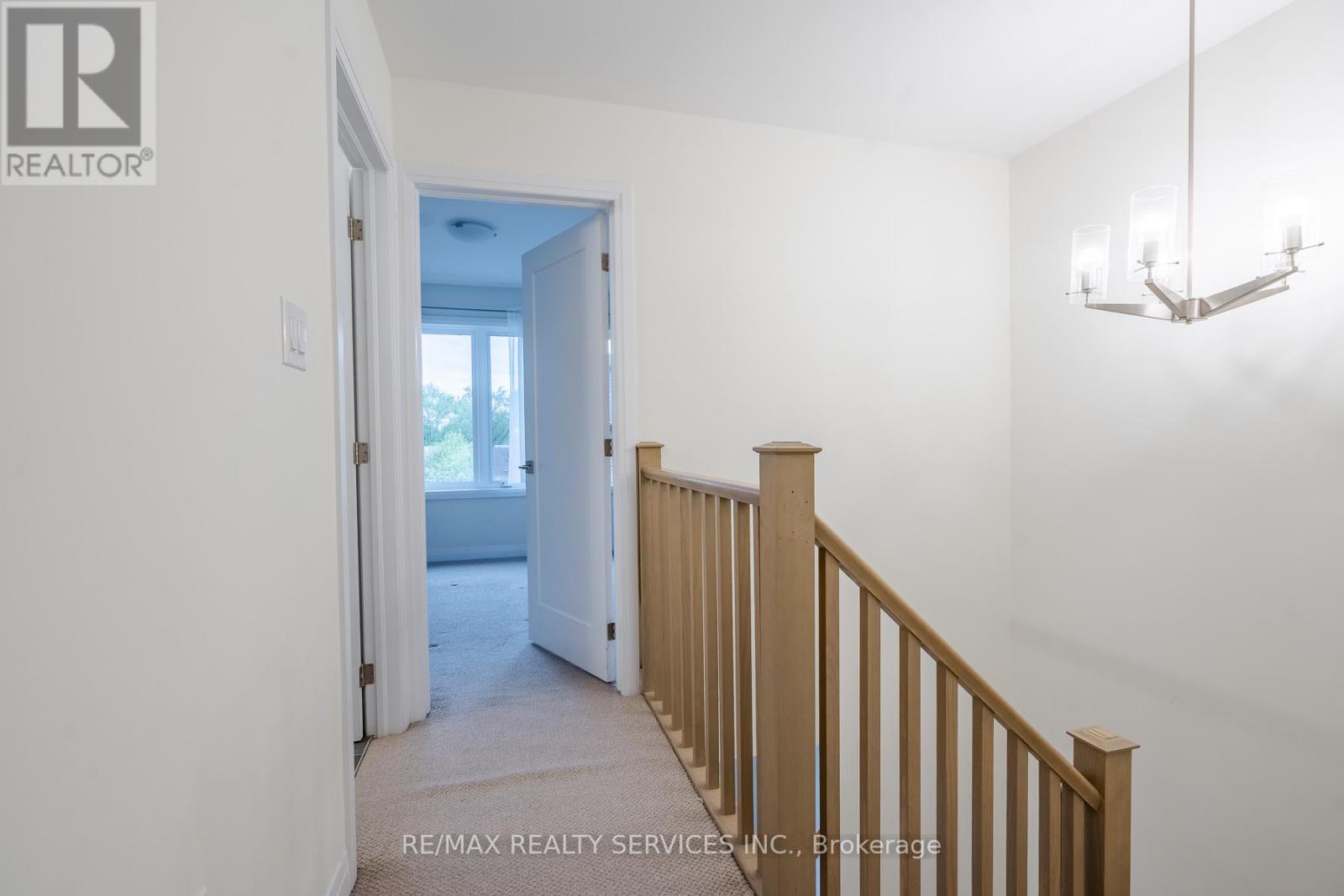 #12 270 MELVIN AVENUE W - 35