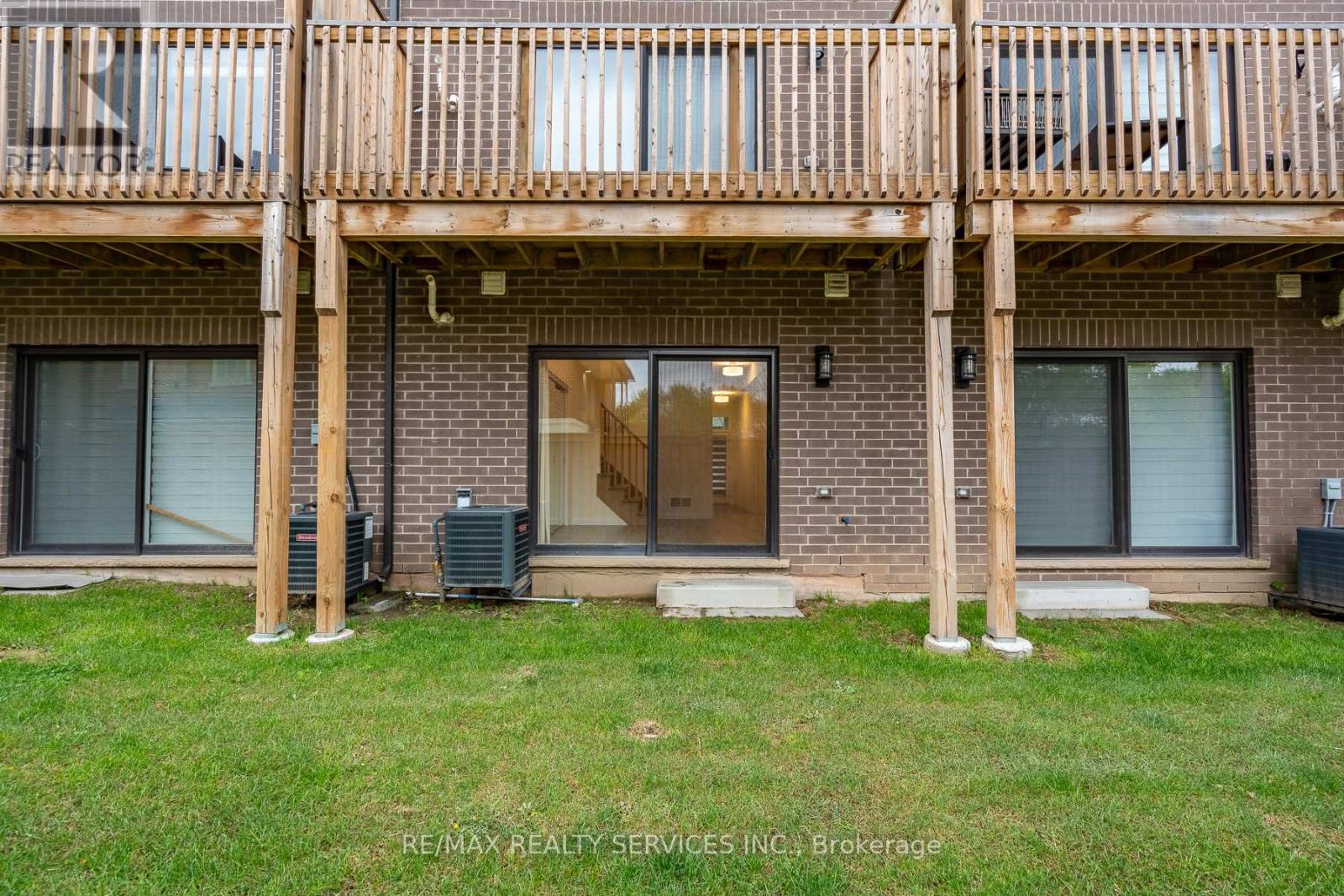 #12 270 MELVIN AVENUE W - 38