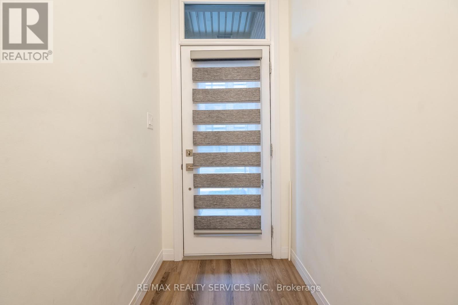 #12 270 MELVIN AVENUE W - 6