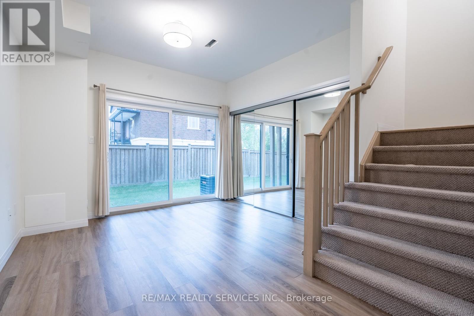 #12 270 MELVIN AVENUE W - 8