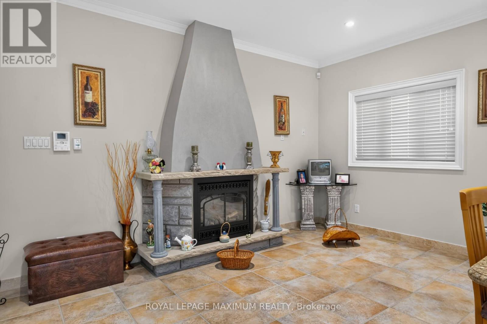 378 RUSTIC ROAD - 13