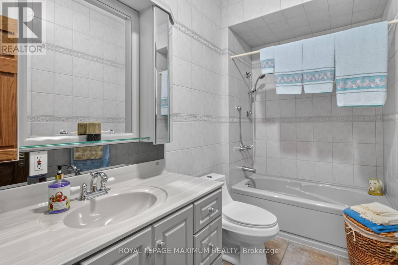 378 RUSTIC ROAD - 19