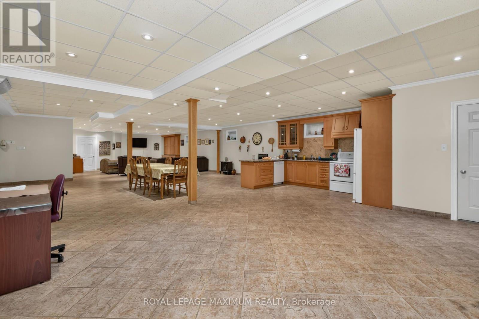 378 RUSTIC ROAD - 34