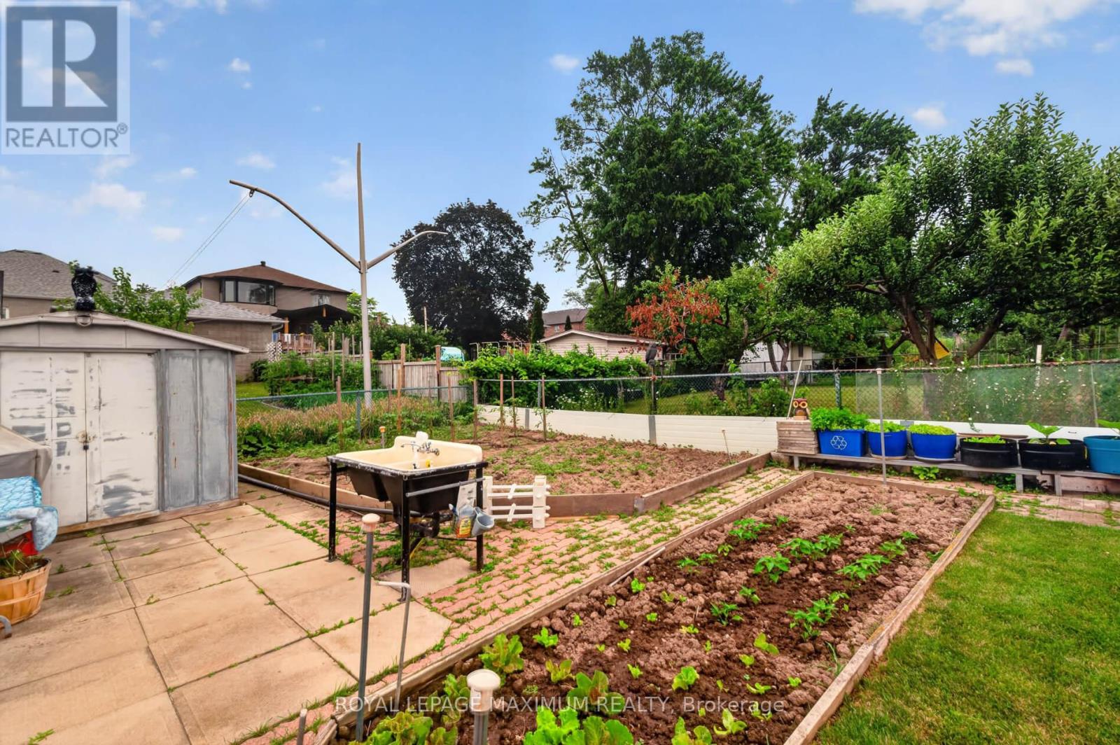 378 RUSTIC ROAD - 46