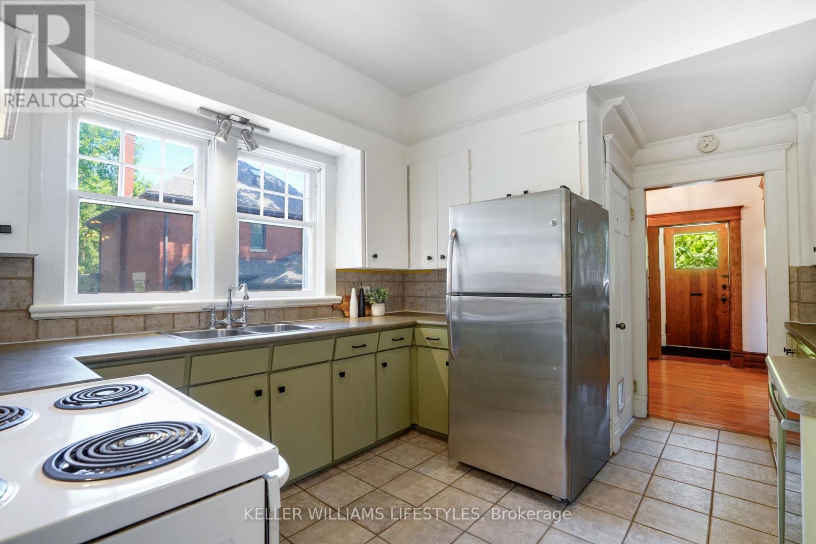 31 GERRARD STREET - 14