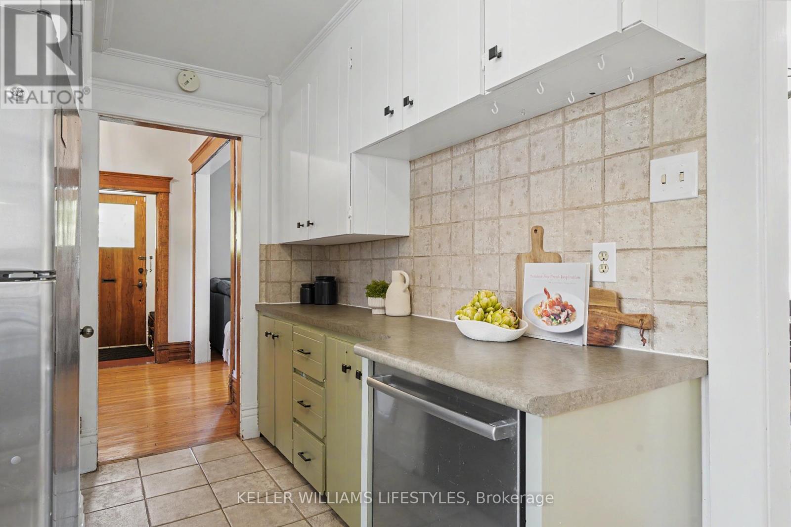 31 GERRARD STREET - 13