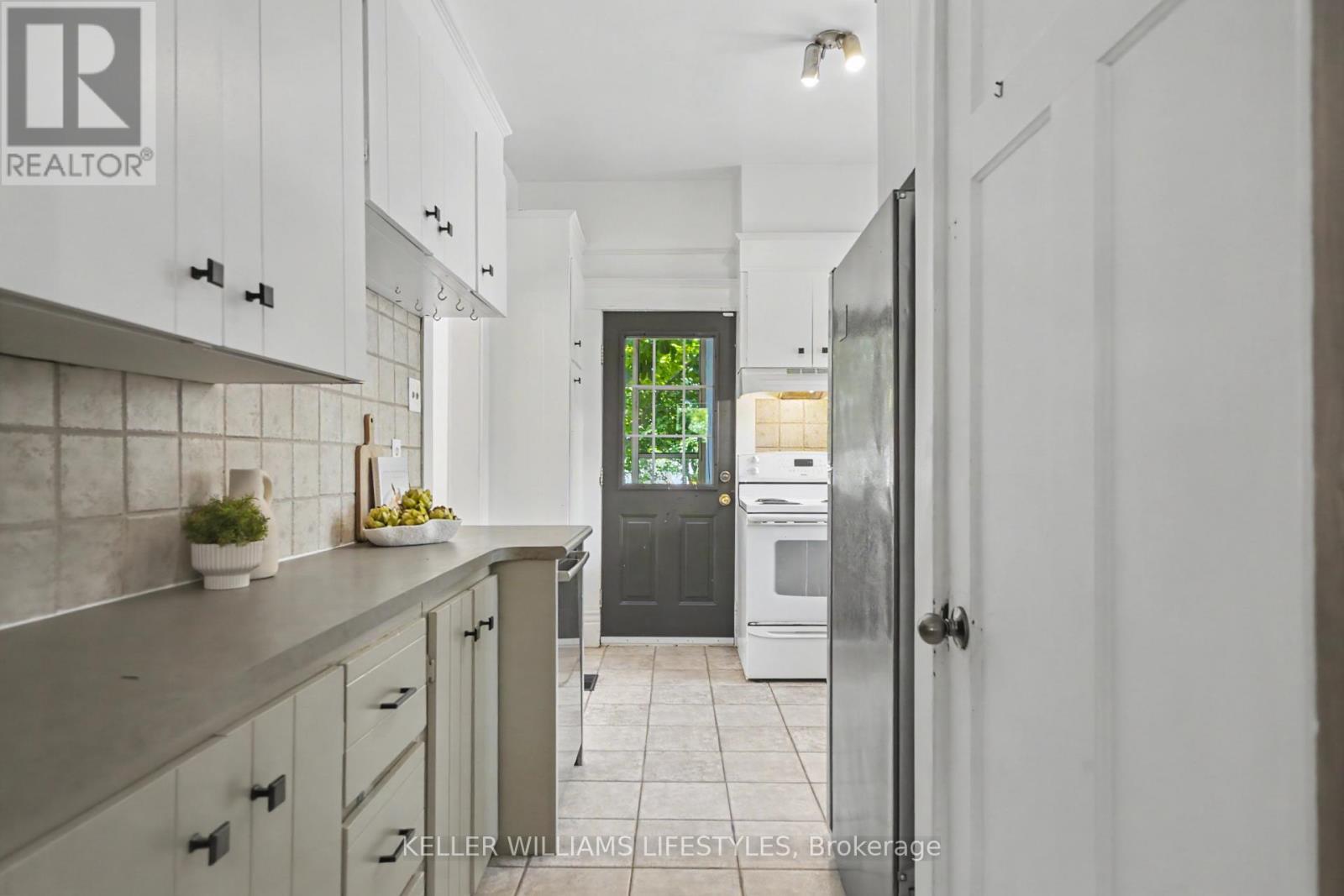 31 GERRARD STREET - 12