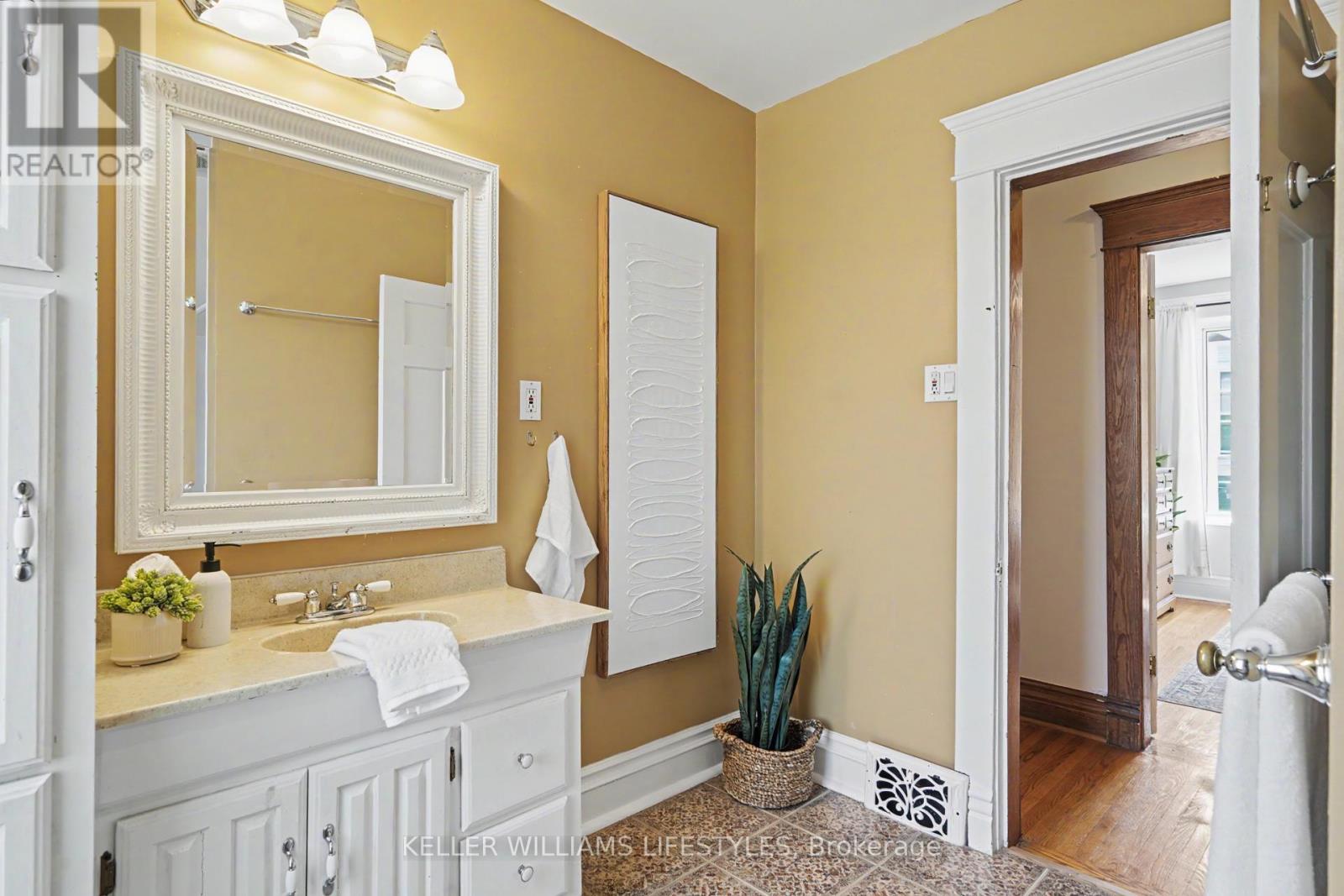31 GERRARD STREET - 26