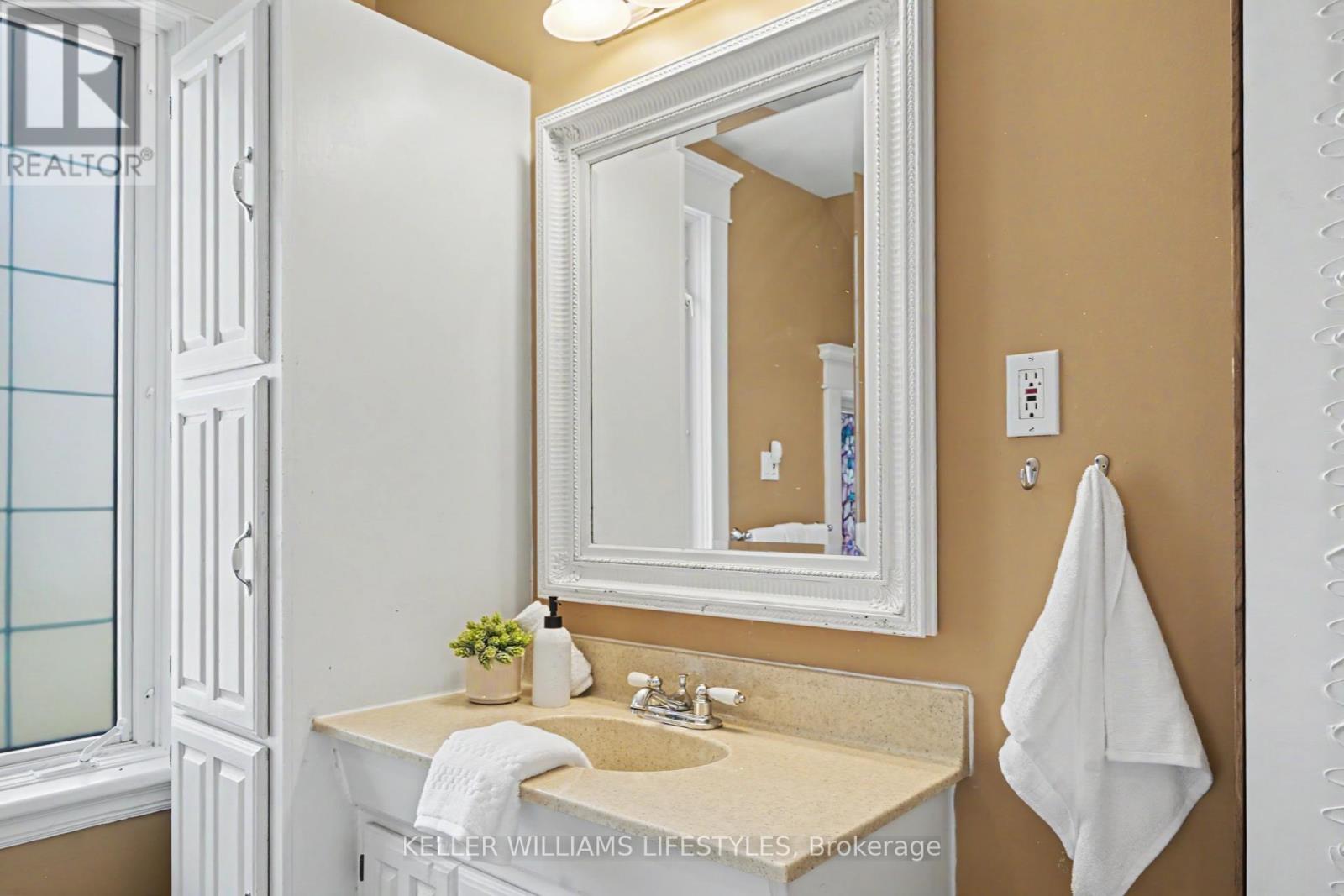 31 GERRARD STREET - 27