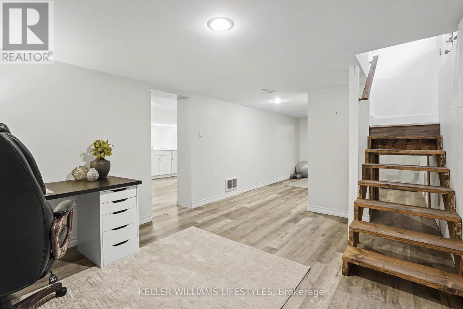 31 GERRARD STREET - 32