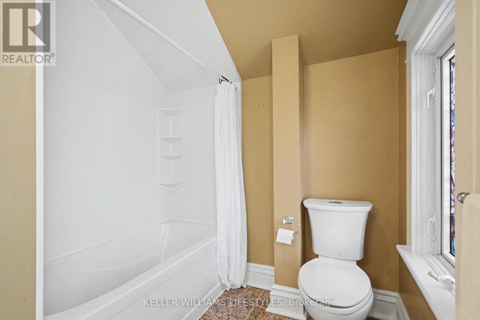 31 GERRARD STREET - 28