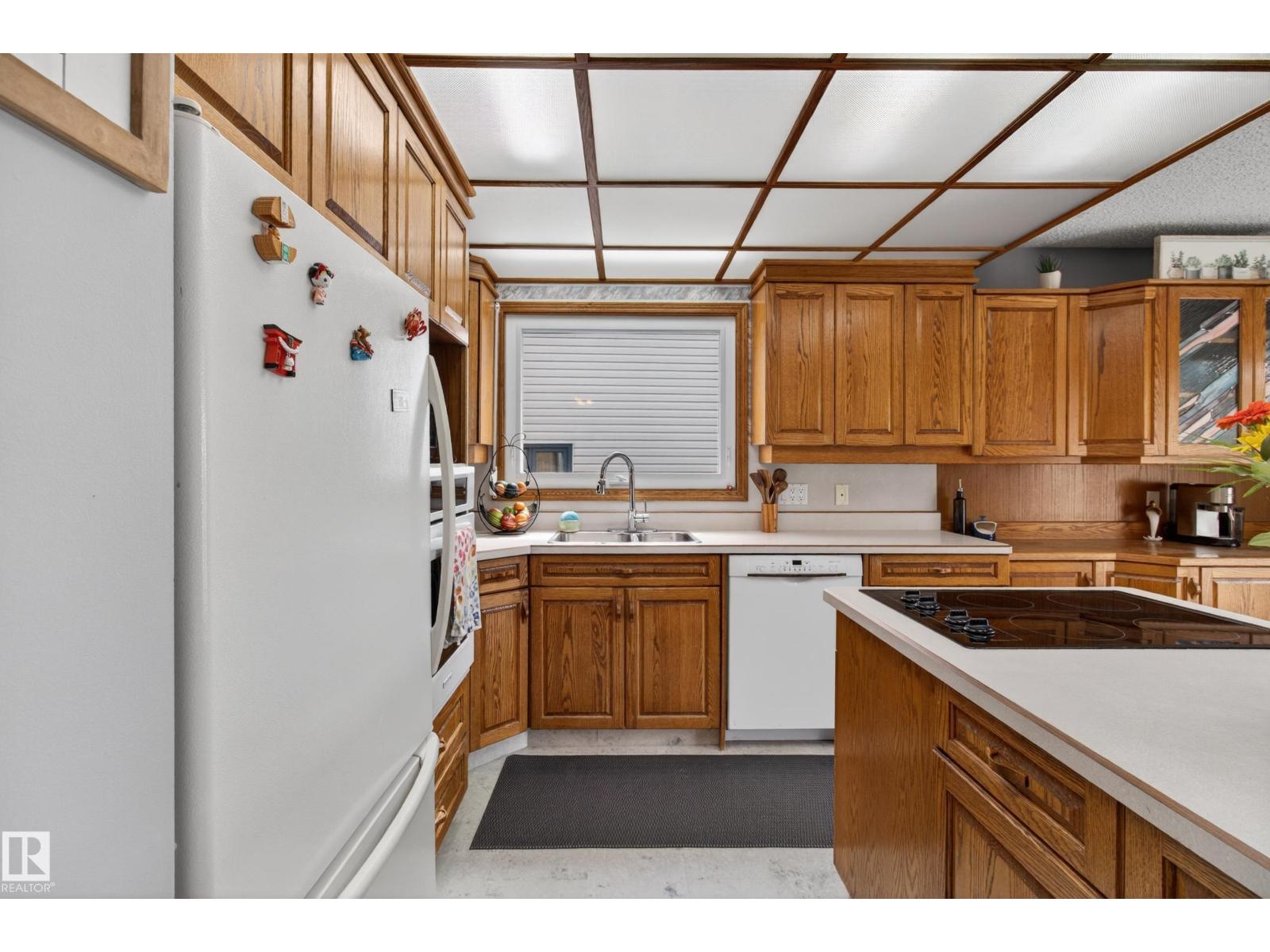 5329 65 St - 12