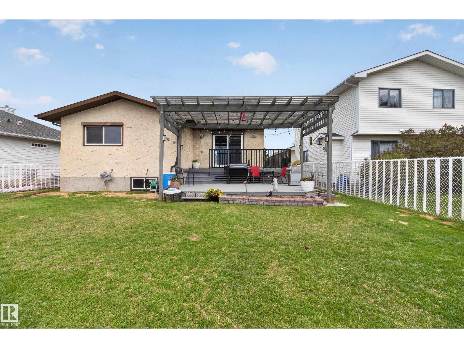 5329 65 St - 52