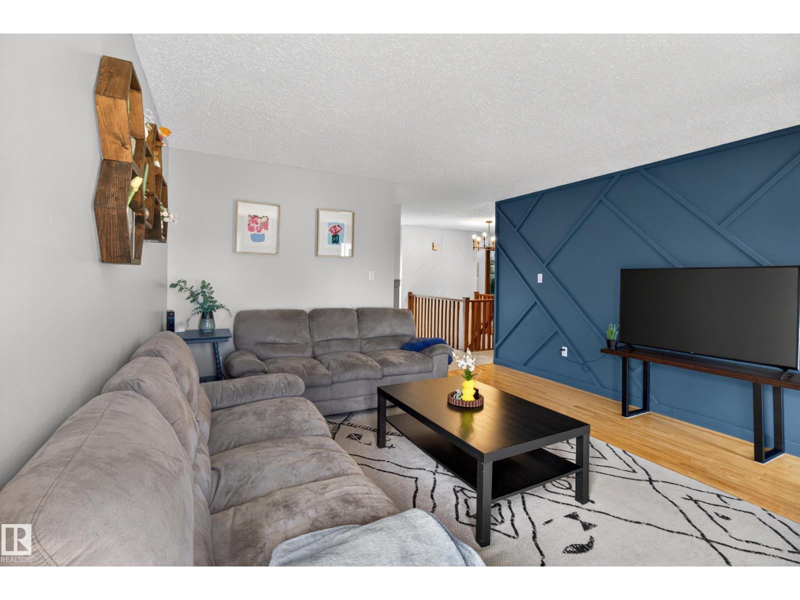 5329 65 St - 8