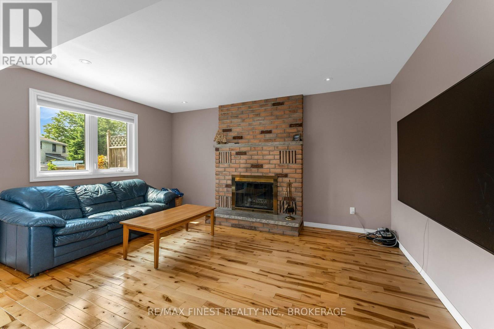 943 NEWHALL DRIVE - 11