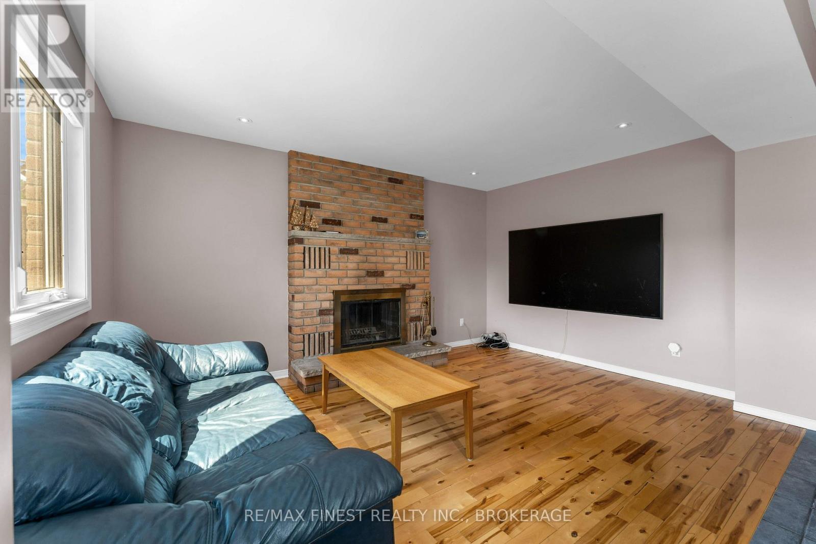 943 NEWHALL DRIVE - 12