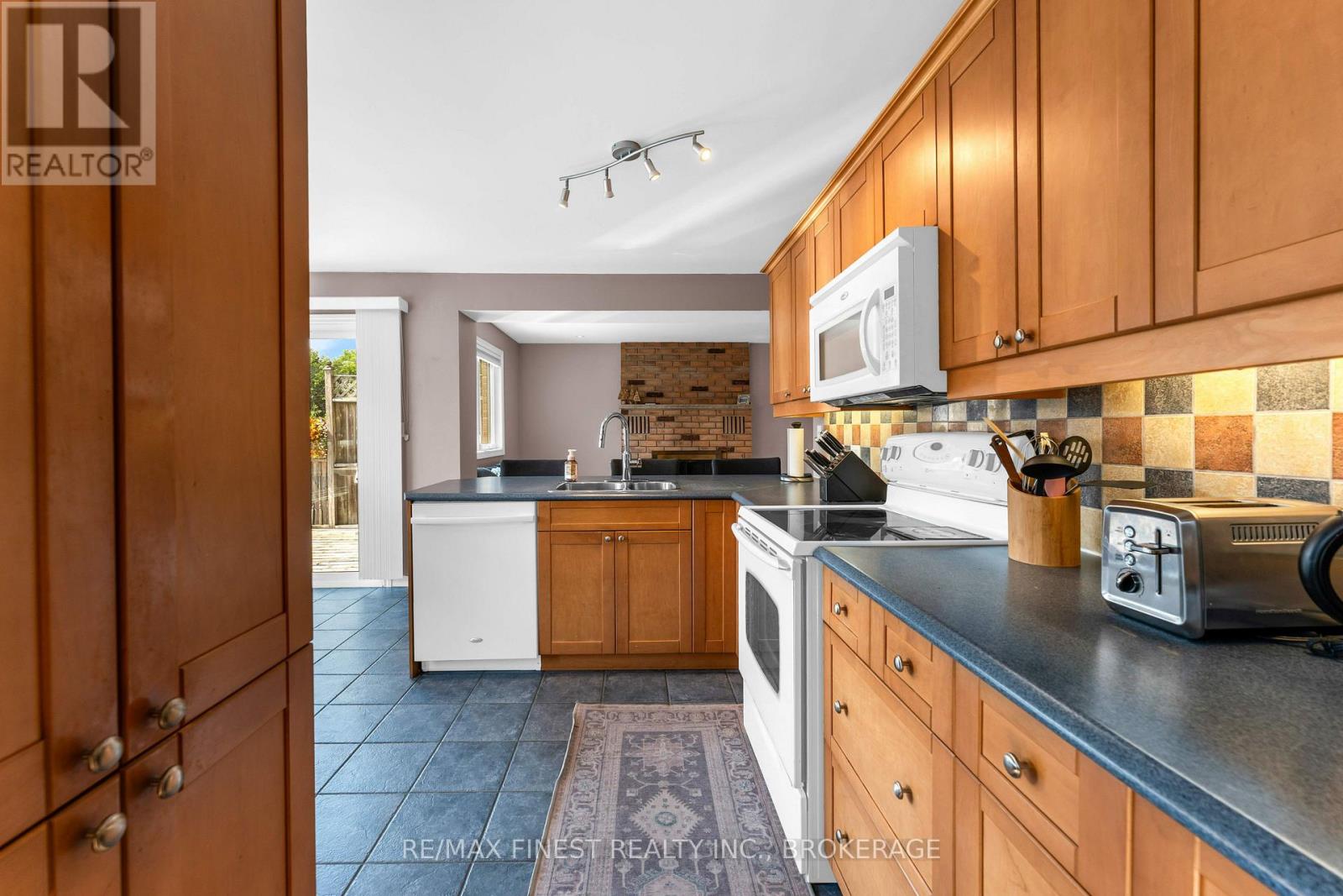 943 NEWHALL DRIVE - 19