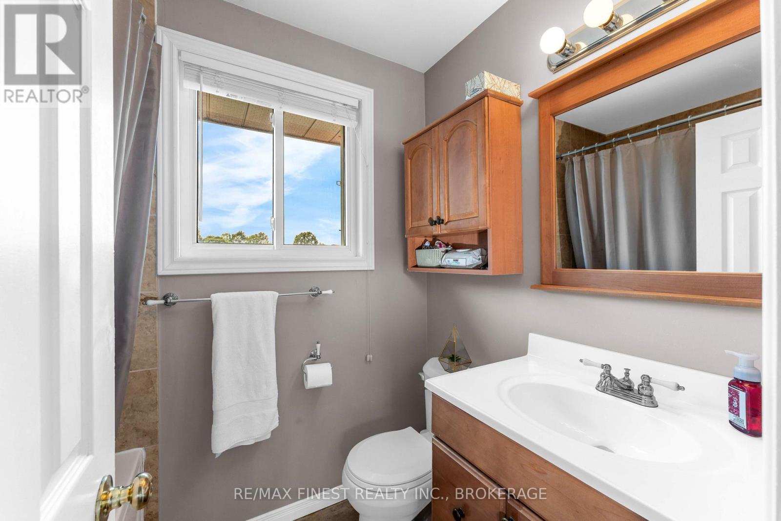 943 NEWHALL DRIVE - 26