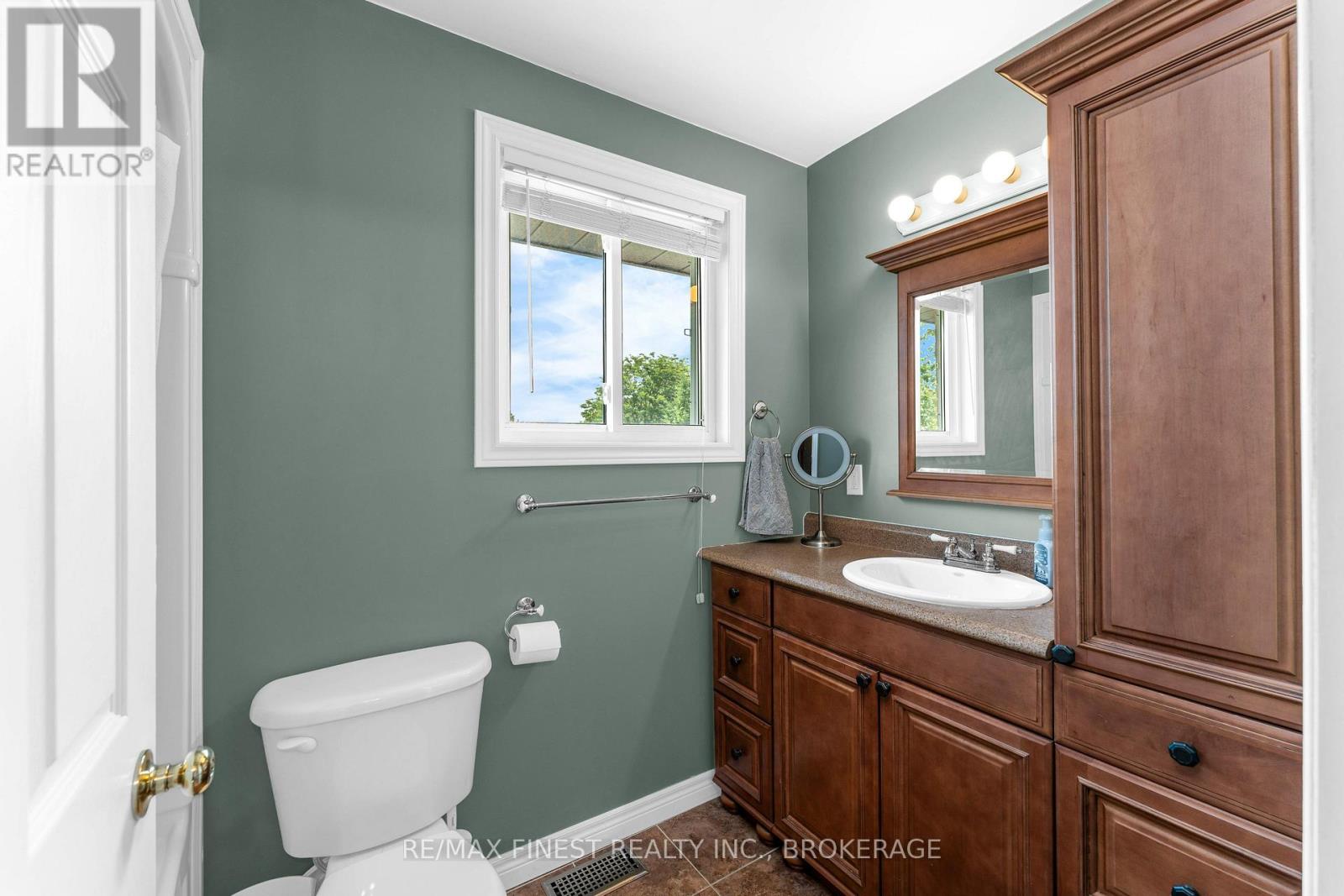 943 NEWHALL DRIVE - 34