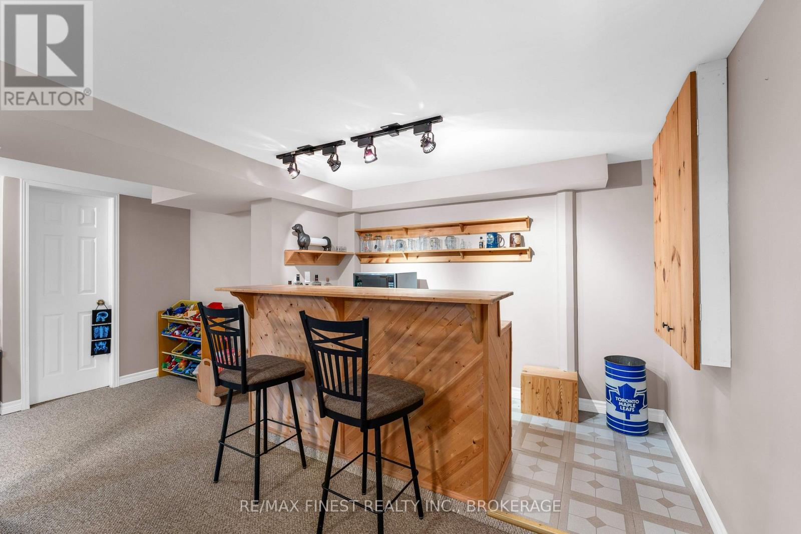 943 NEWHALL DRIVE - 37