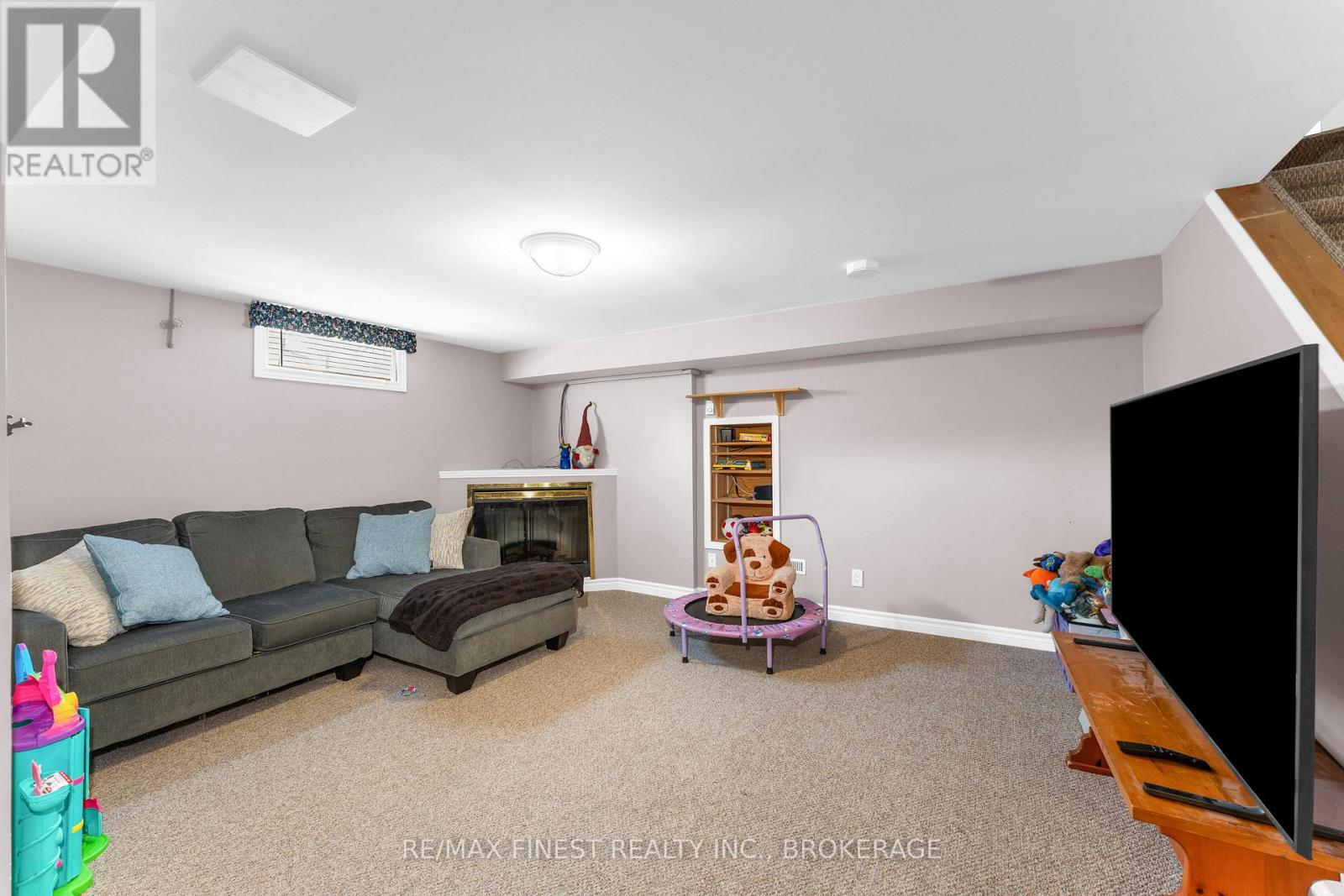 943 NEWHALL DRIVE - 38