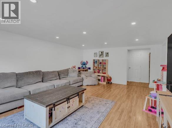 16 WOODMOUNT Drive - 23