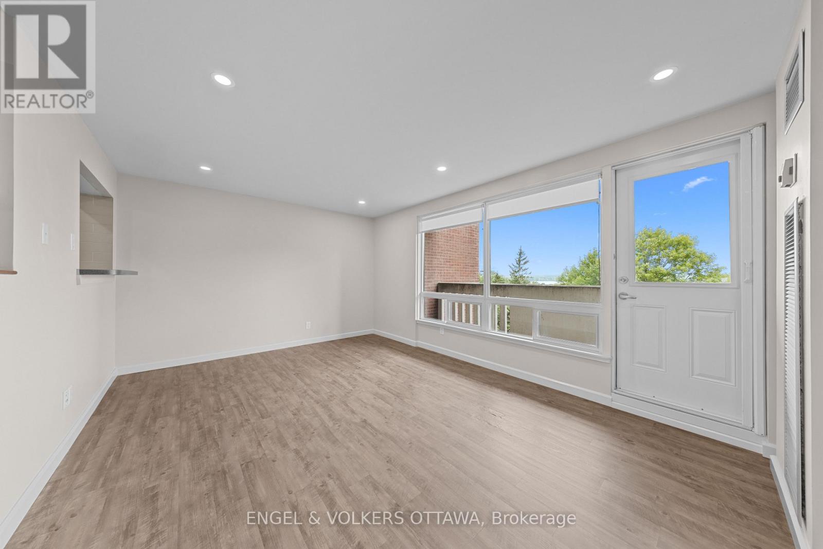 House for Rent in Ottawa – 516 – 1100 AMBLESIDE DRIVE, Ottawa – By Peter Sagos - Image 17