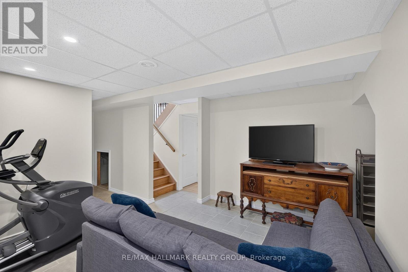 House for Rent in Ottawa – 1100 BATHGATE DRIVE, Ottawa – By Peter Sagos - Image 24
