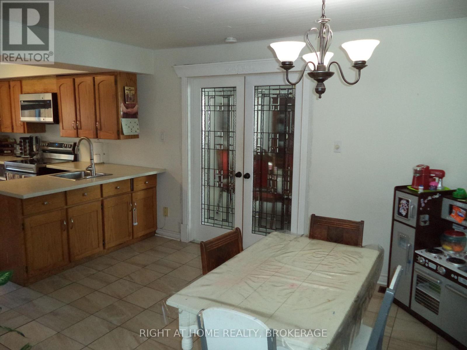 18 ALMOND STREET - 12