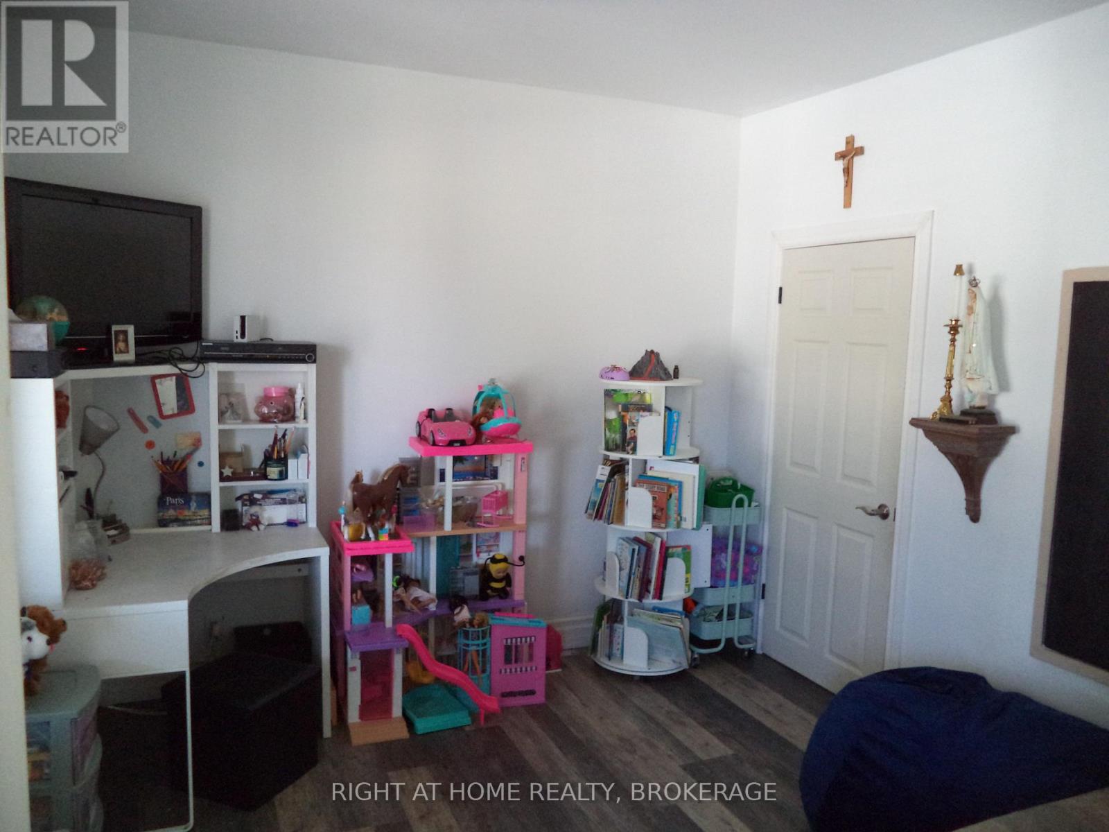 18 ALMOND STREET - 20
