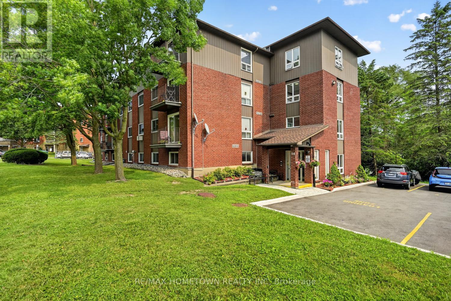 #16 14 CHARLOTTE PLACE - 1