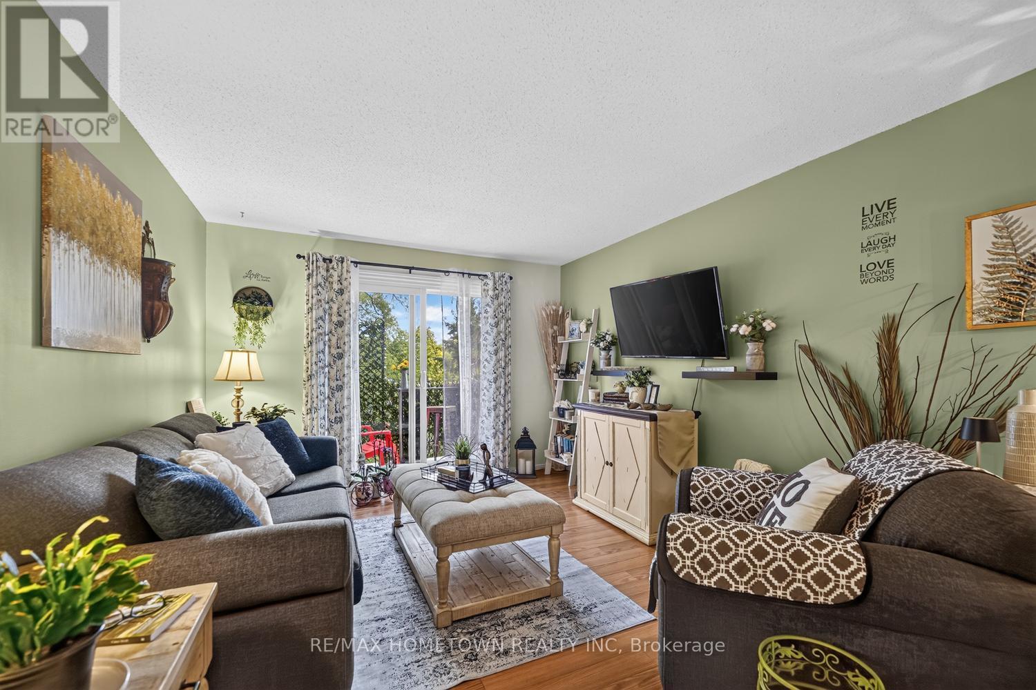 #16 14 CHARLOTTE PLACE - 12
