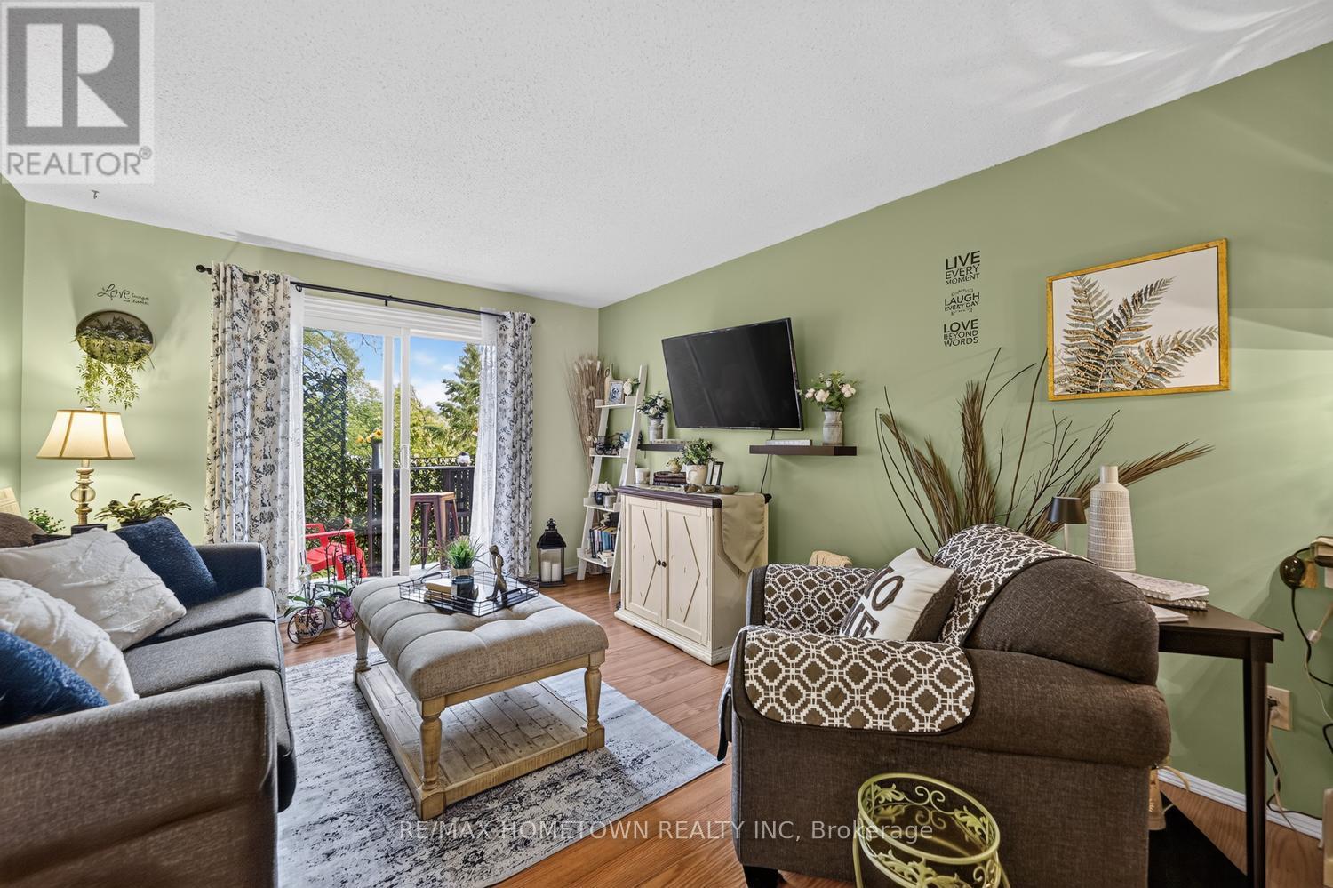 #16 14 CHARLOTTE PLACE - 13