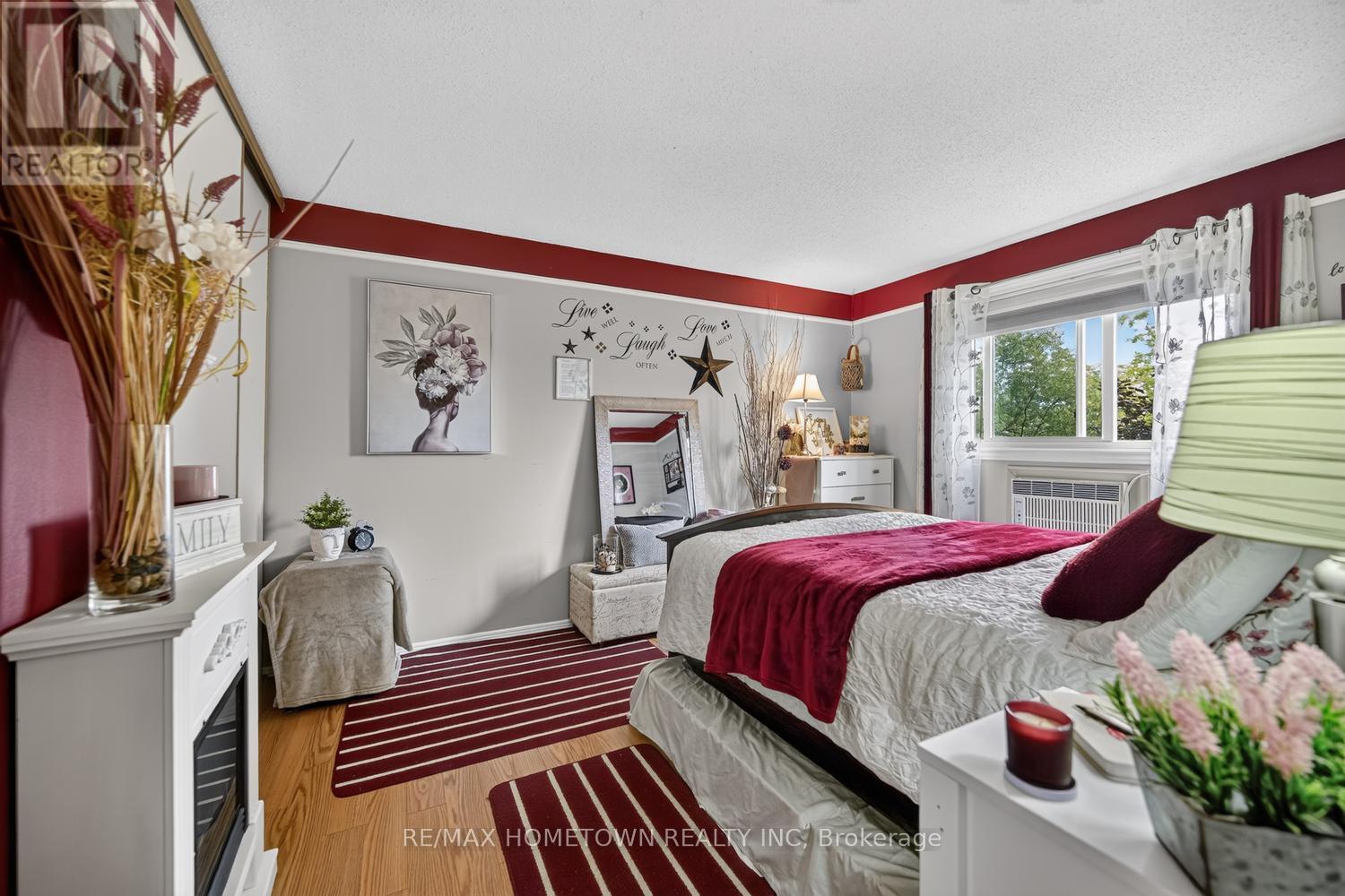#16 14 CHARLOTTE PLACE - 16