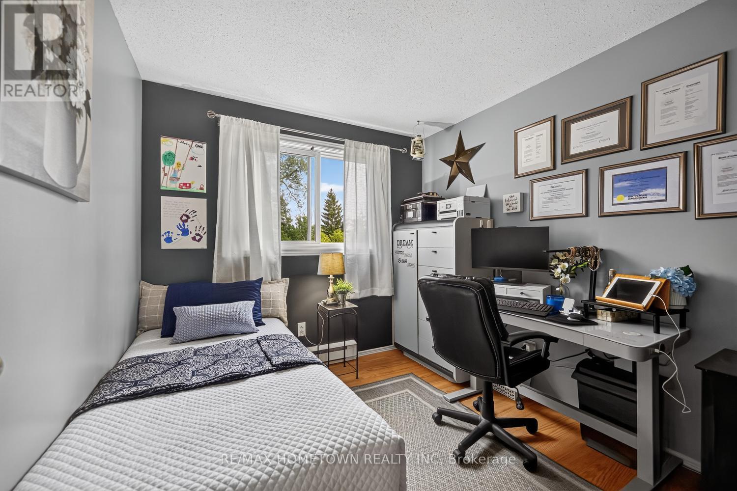 #16 14 CHARLOTTE PLACE - 17