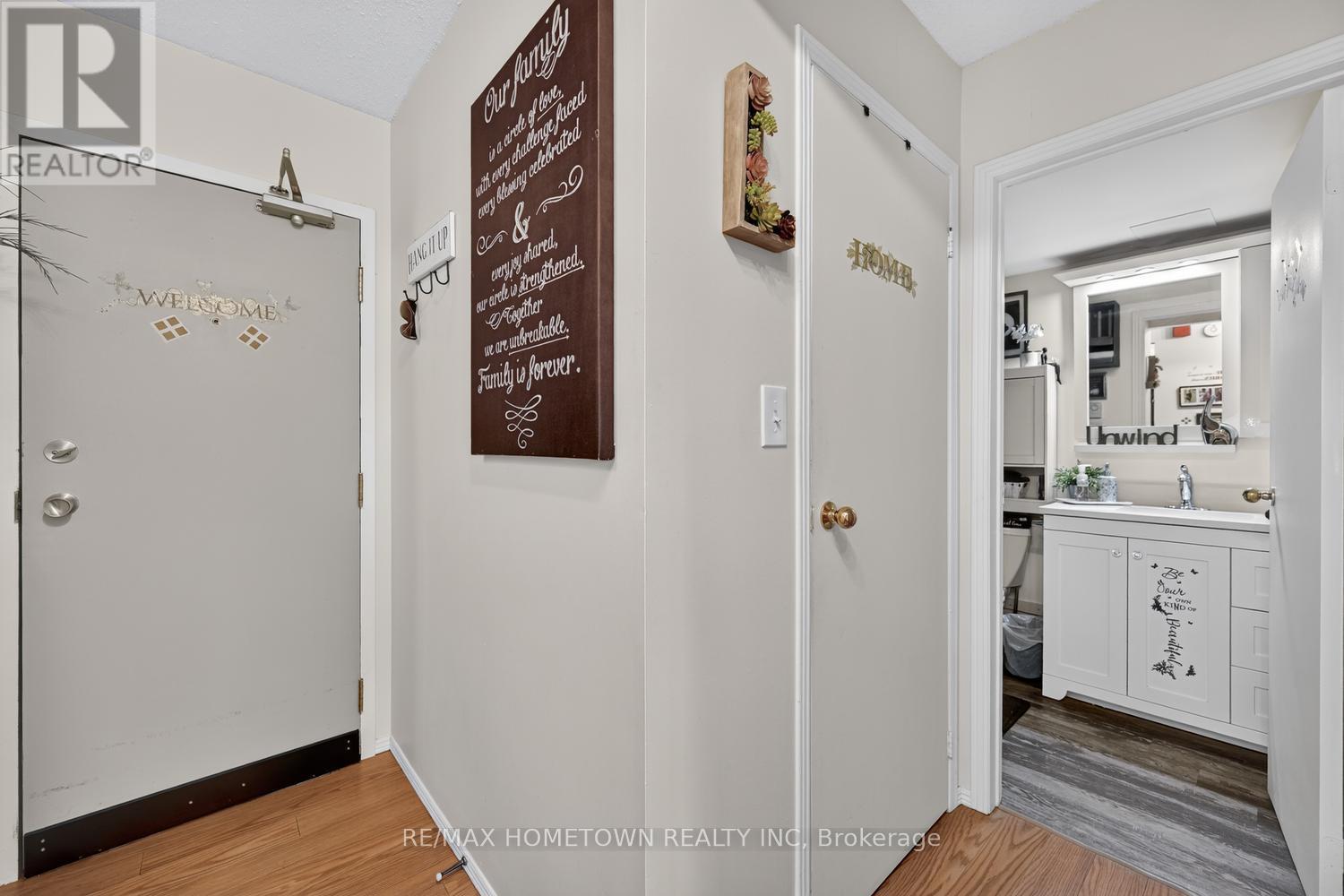 #16 14 CHARLOTTE PLACE - 18
