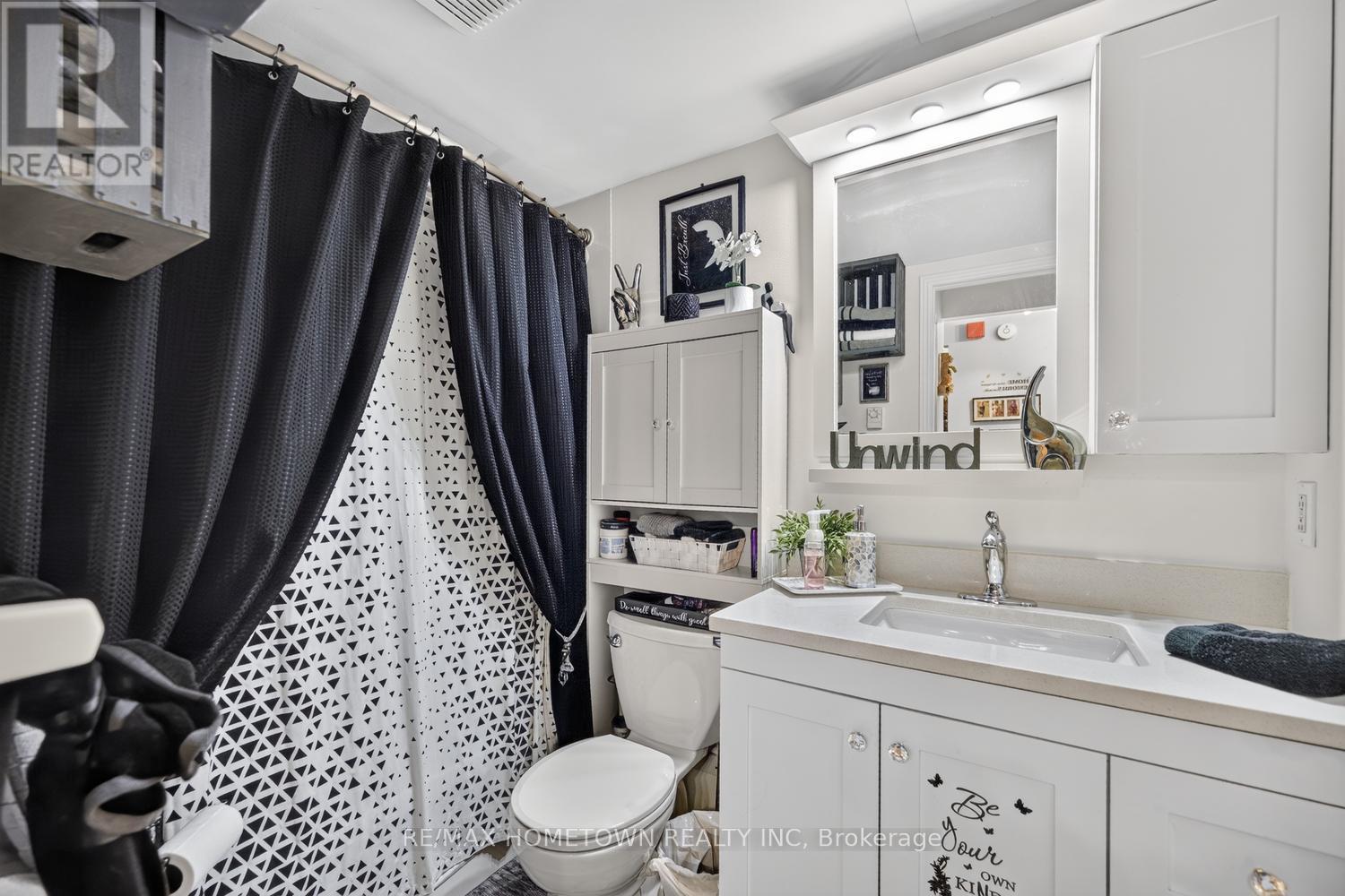 #16 14 CHARLOTTE PLACE - 19