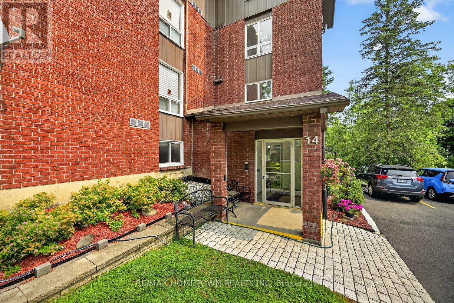#16 14 CHARLOTTE PLACE - 2