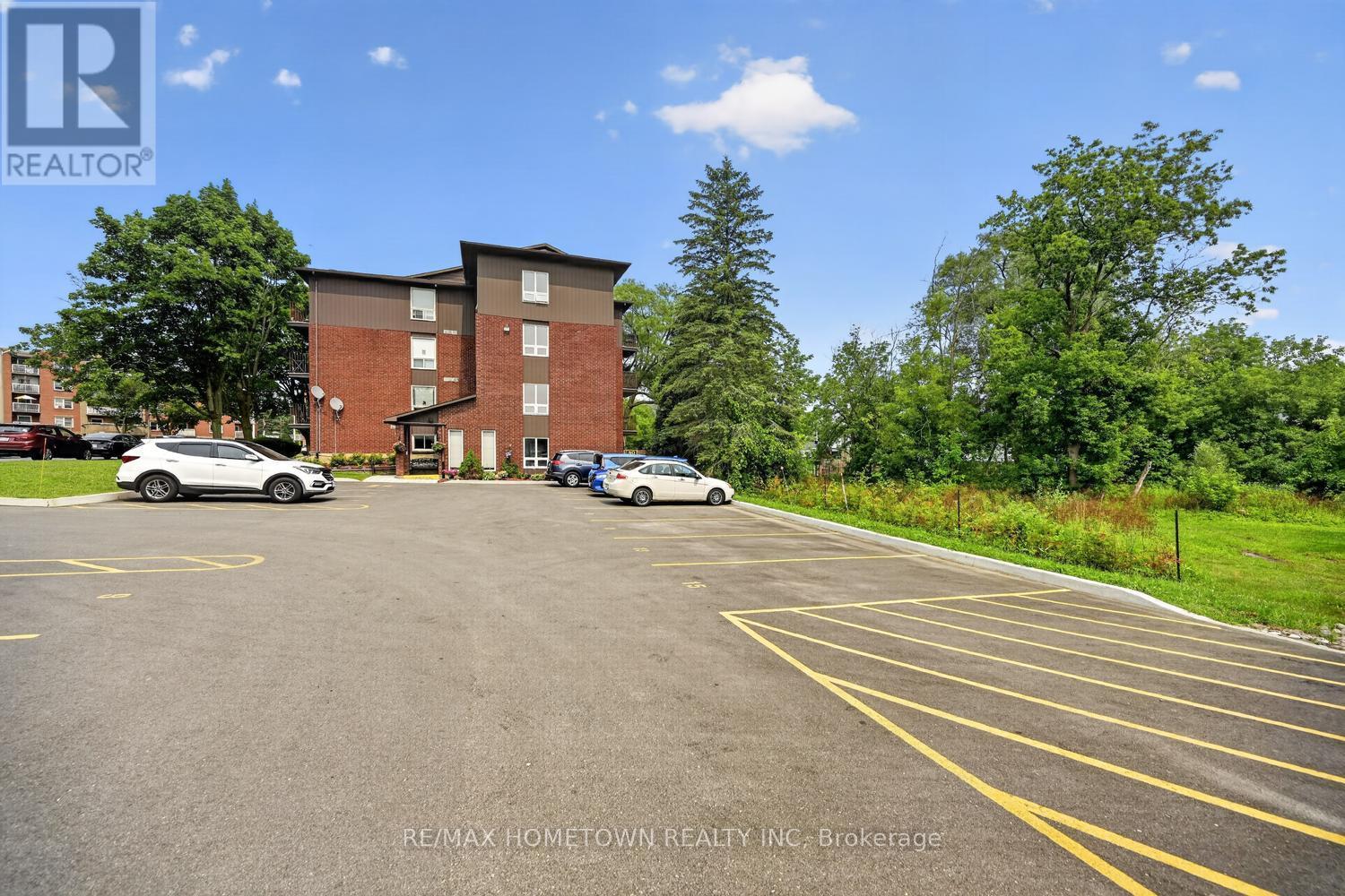 #16 14 CHARLOTTE PLACE - 21