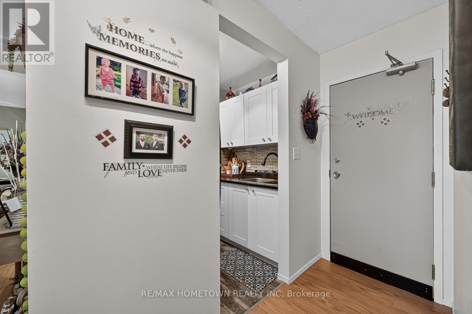 #16 14 CHARLOTTE PLACE - 4