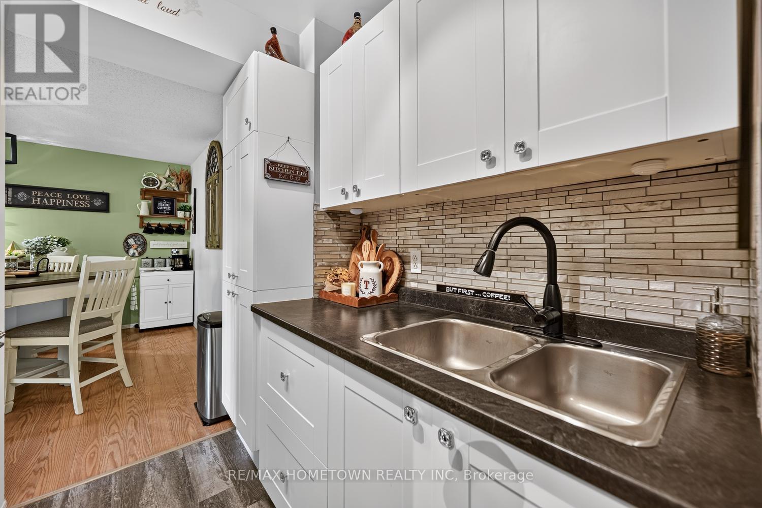 #16 14 CHARLOTTE PLACE - 8