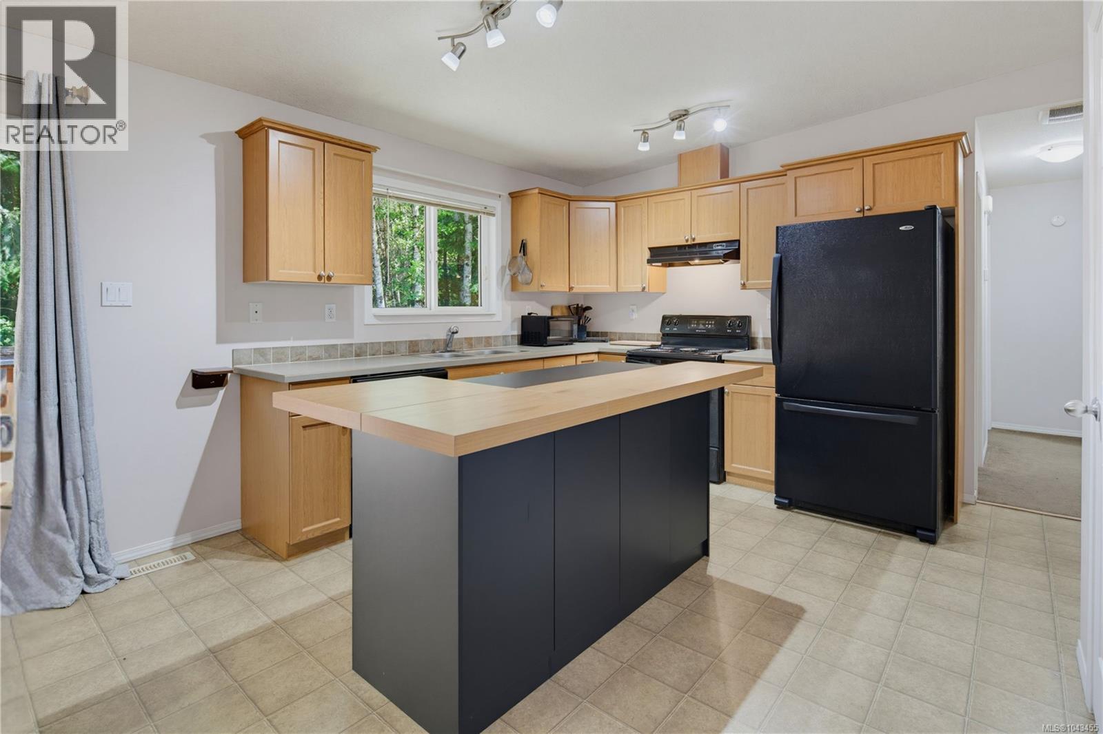 1048 Fitzgerald Rd - 2