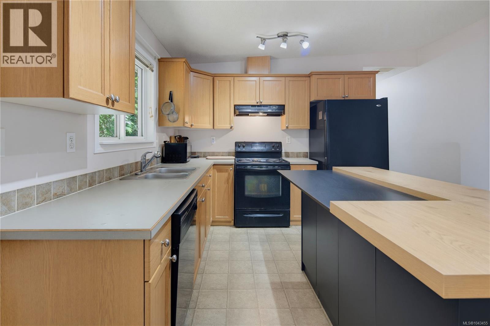 1048 Fitzgerald Rd - 3