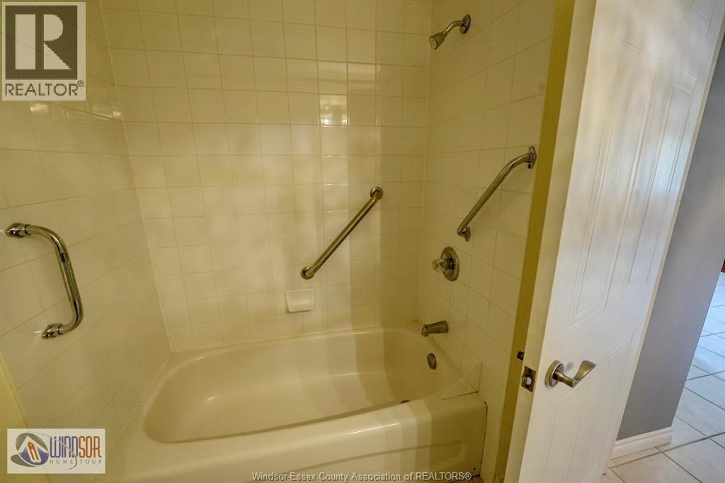 #203 1547 GRAND MARAIS West - 27