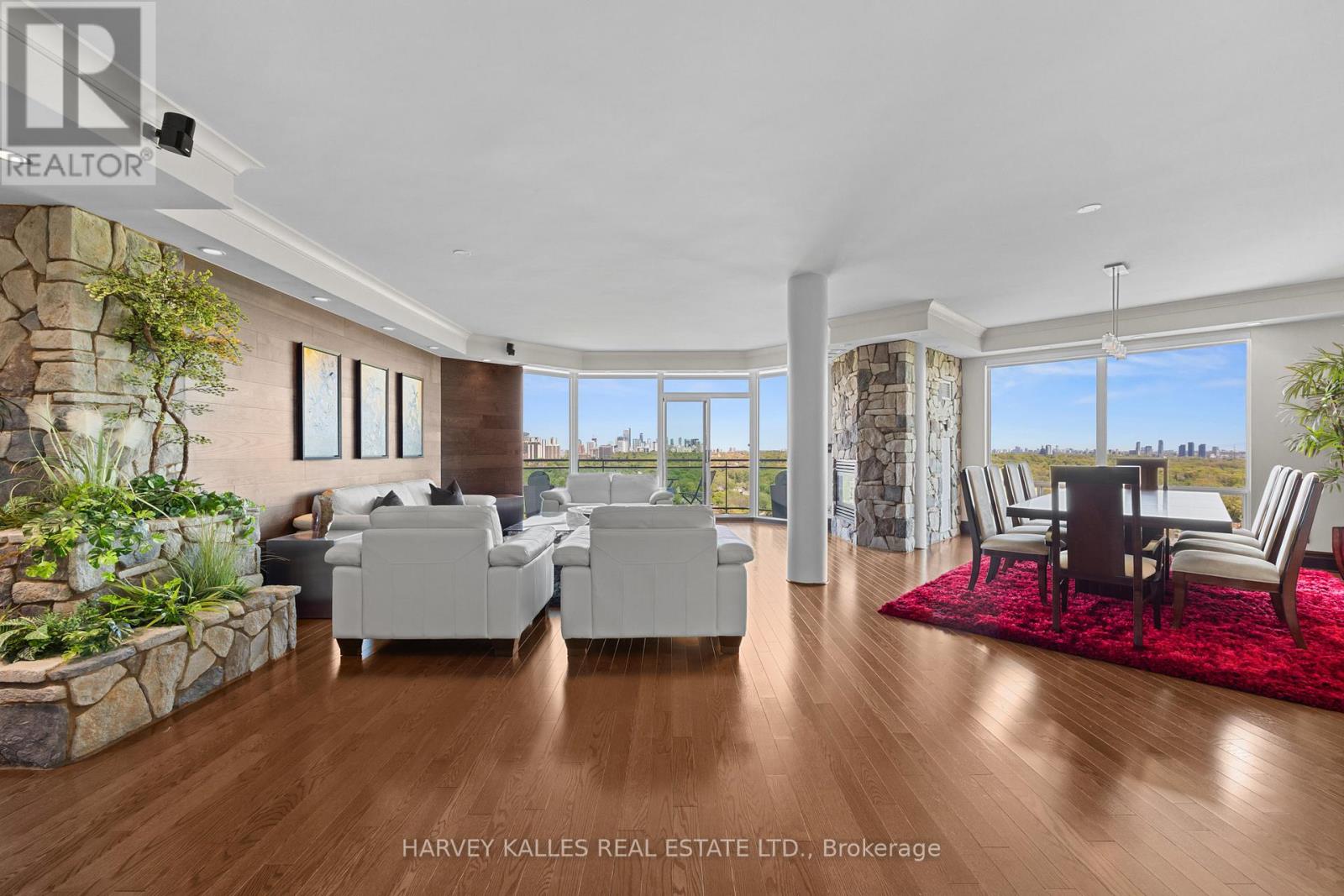 Listing photo of 2701 - 300 BLOOR STREET E